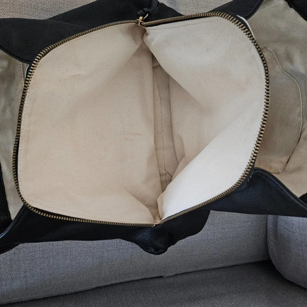 GORGEOUS Margot New York Women's Black Leather Shoulder Bag